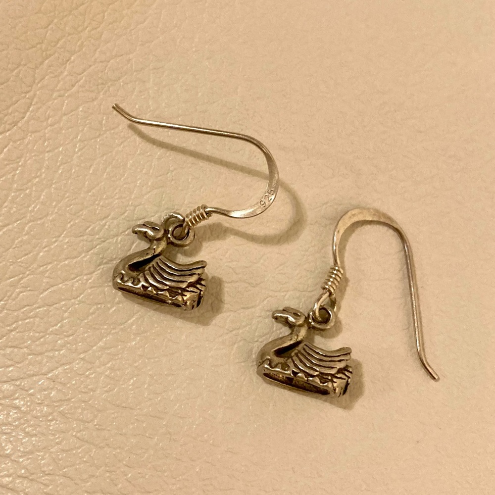 ✨ 2 for $20 ✨ Sterling silver swan earrings